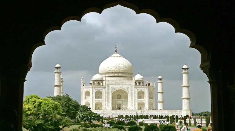 Must Visit Taj Mahal and Museum When You Are In Agra